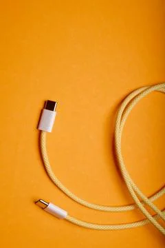 Yellow USB Type C to USB Type C cable for fast data transfer. 스톡 사진