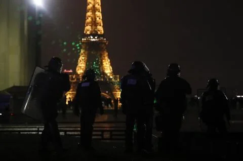 Yellow vests protest against fuel prices in Paris, France - 01 Dec 2018 库存照片