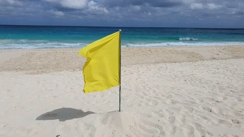 Yellow warning flag indicating adverse conditions or dangerous rip currents. 스톡 동영상 124668726