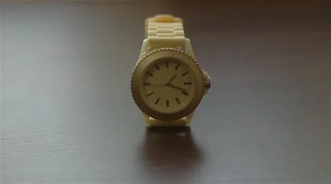 Yellow watch Видео 61936564