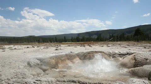 Yellowstone - Bubbling Hot Spring 库存影片 11439091