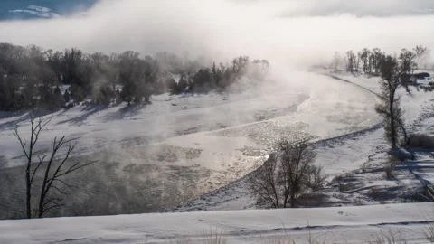 Yellowstone River in extreme cold, steaming and ice flowing timelapse Stock Footage 310537854
