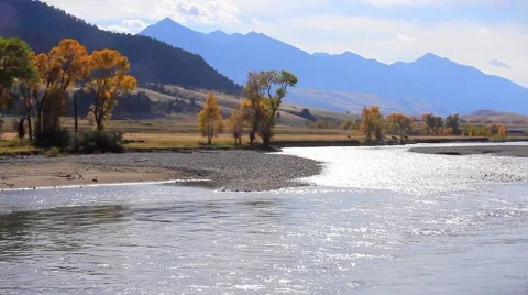 Yellowstone River wanders through the Paradise Valley, Montana Video stock 66636759
