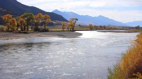 Yellowstone River wanders through the Paradise Valley, Montana Video stock 66636874