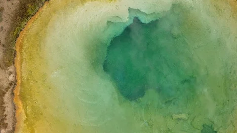 Yellowstone Thermal Pool Stockbeeldmateriaal 94593851