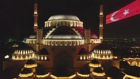 Yeni Cami at night during Ramadan, aerial view COVID curfew, jk Видео 138460404