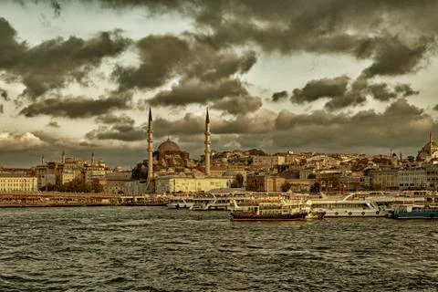 Yeni mosque view from Halic at cloudy day, yellow effect applied 스톡 사진