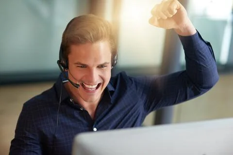 Yes I solved the customers problem. a young male agent working in a call center. 스톡 사진