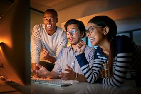 Yes you did it. computer programmers working together late in the office. 库存照片