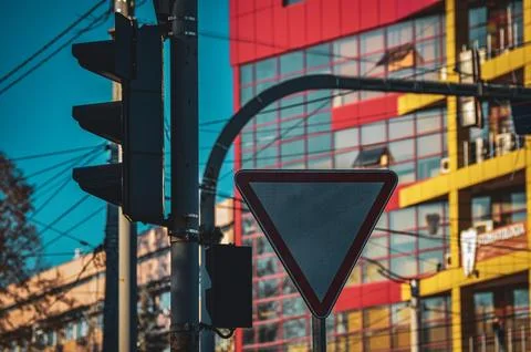 “Yield to traffic” sign. Foto stock