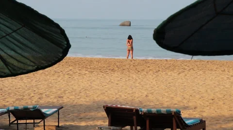 Yoga on the beach Video stock 37348530
