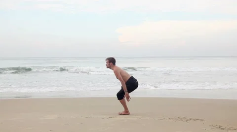 Yoga on the beach 動画素材 58391729
