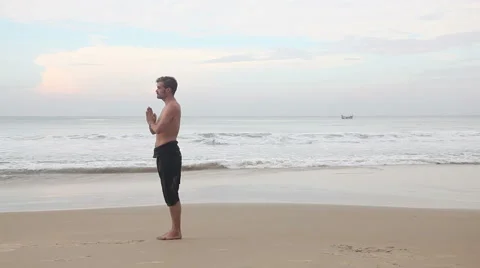 Yoga on the beach Stock-Footage 58565082