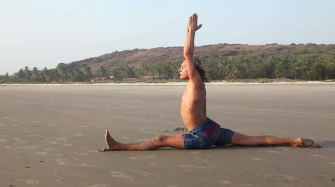 Yoga on the beach Video stock 58803989