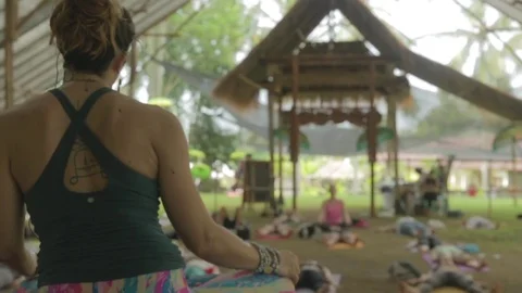 Yoga instructor teaches workshop. Stock Footage 82329086