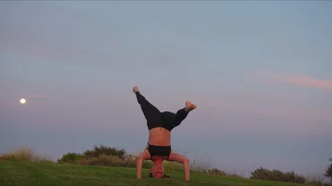 Yoga master doing yoga session at park, beautiful sunset Stock Footage 129999604