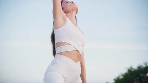 Yoga master doing yoga session at park with view on an ocean Video stock 130044551