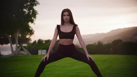 Yoga master doing yoga session at park 스톡 동영상 130051578