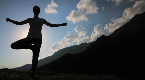 Yoga on the Mountain 動画素材 41830483