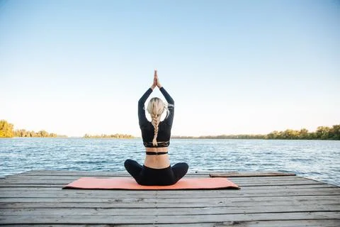 Yoga by the river. Stock-Fotos