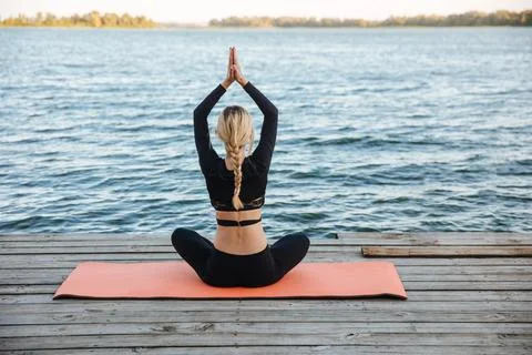 Yoga by the river. Stock-Fotos