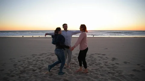 Yoga session on the beach with coach men and woman. People hug each other. Stock-Footage 102168091