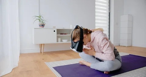 Yoga session with Virtual Reality set Stock Footage 122235398