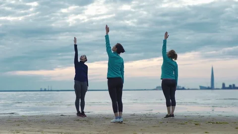Yoga teacher explaining side bend pose Stock Footage 113397864