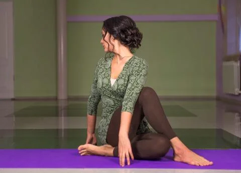 Yoga trainer stretching in a studio Foto stock