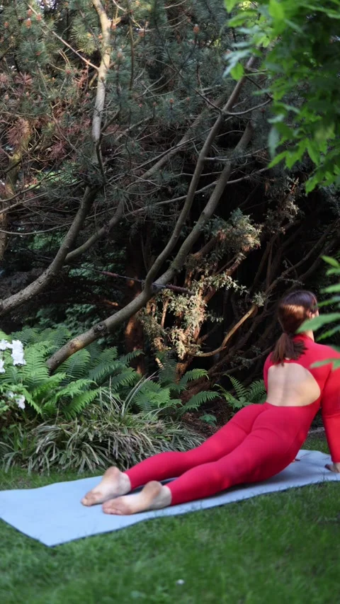 Yoga workout for summer body 스톡 동영상 336526642