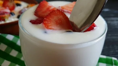 Yoghurt raspberry strawberry blueberry spoon slow motion Video stock 91107387