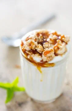 Yogurt with cereal Stock-Fotos