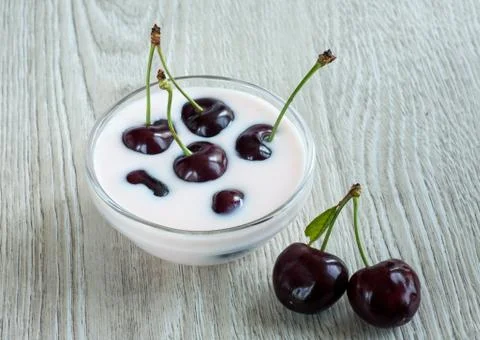Yogurt with cherries Stock-Fotos