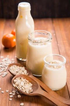 Yogurt with flakes Foto stock