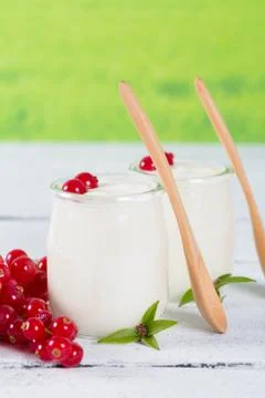 Yogurt with red currant Stockfoto's