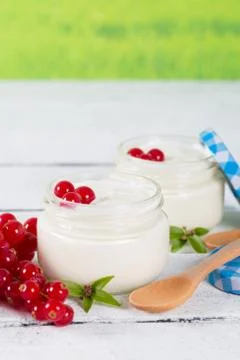 Yogurt with red currant Foto stock