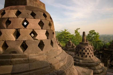  Yogyakarta, Java, Indonesia : 15 Nov 2017 : Templo de Borobudur durante el día, Fotos Stock