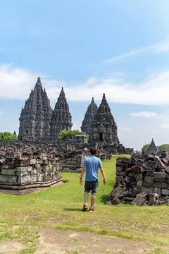 Yogyakarta, Java, Indonesia: Nov 15, 2017: Young men Tourist on Borobudur Tem Stock-Fotos