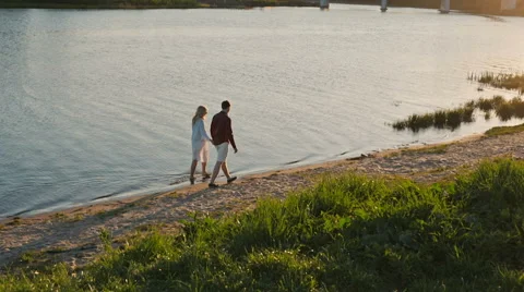 Yong couple walking on the beach Stock-Footage 63304592