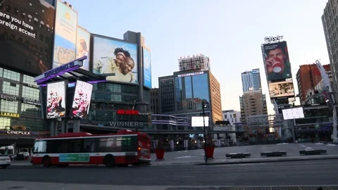 Yonge-Dundas Square Designed by Brown and Storey Architects Vídeo Stock 125648044