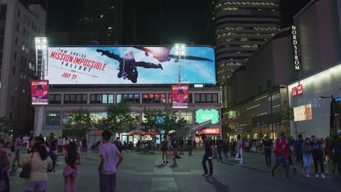Yonge Dundas Square, in Toronto, at night Vídeo Stock 218045548