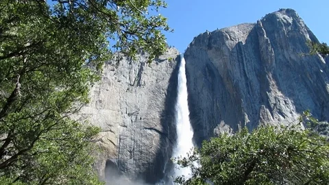 Yosemite Falls Stockbeeldmateriaal 107069613