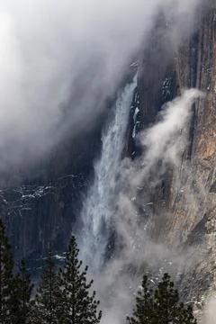 Yosemite falls 스톡 사진