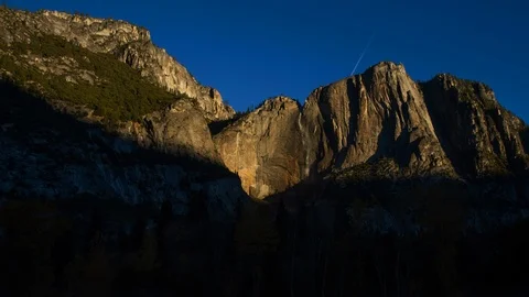 Yosemite Falls Time Lapse 動画素材 119989505