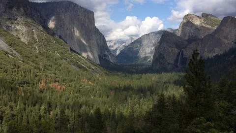 Yosemite Valley and clouds Time Lapse 2 Stockbeeldmateriaal 80929009
