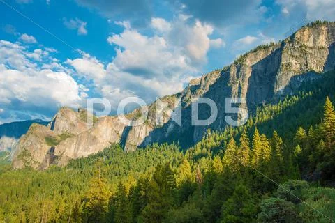 Yosemite valley and the sierra nevada mountains Stock Photos