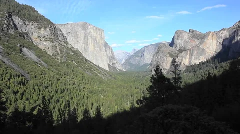 Yosemite valley with Half Dome visible in the background Stockbeeldmateriaal 944161