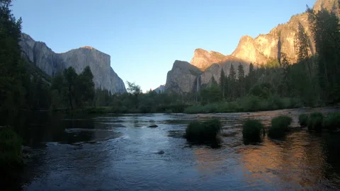 Yosemite Valley View at Sunset Stockbeeldmateriaal 149891789