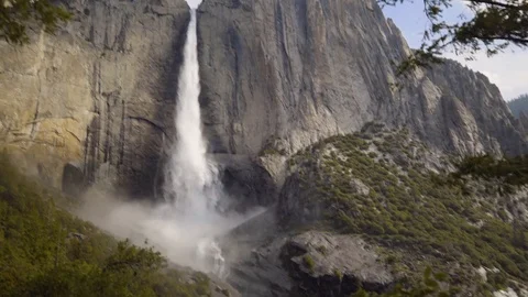 Yosemite Waterfall - Camera Tilt Up Видео 97044506