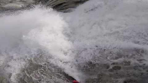 Yosemite waterfall gushing down rockside Vídeo Stock 115727473